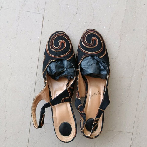 Vavoulas pumps like new, size 41, fabric with leather interior