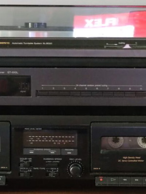 Turntable cassette player radio set used, needs service