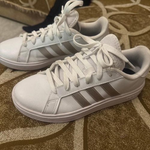 Adidas women's white athletic shoes size 37 like new
