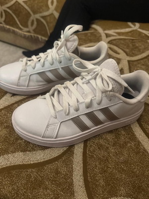 Adidas women's white athletic shoes size 37 like new