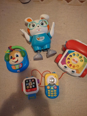 Fisher-Price σετ 5 βρεφικών παιχνιδιών με εκπαιδευτικά παιχνίδια και τηλέφωνα