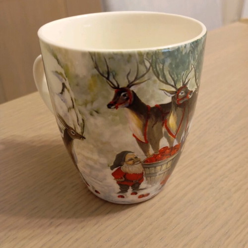 Christmas mug medium size like new