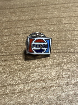 Pepsi collectible promotional pin like new