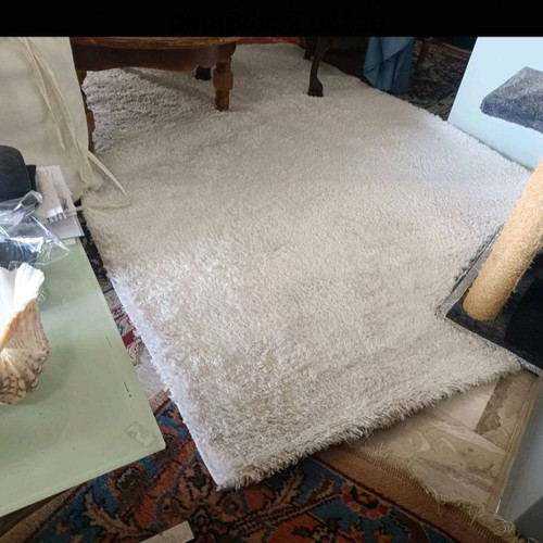 Shaggy rug very thick white like new 2x1.6 meters
