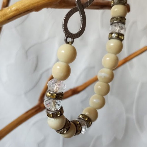 Bracelet with beads and infinity symbol new, cream and silver