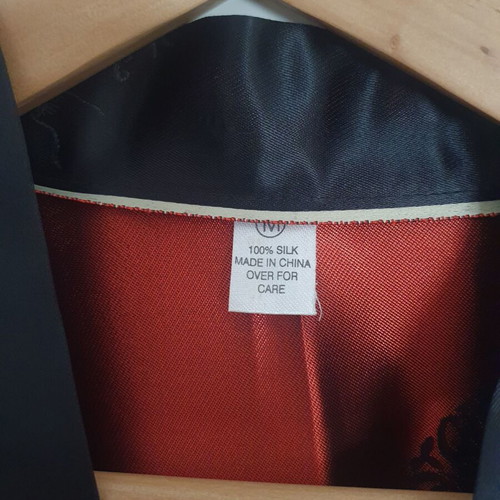 Silk robe with Chinese designs like new, sizes M to XL