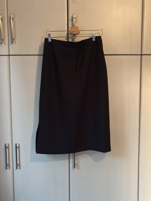 Carla Bini women's skirt size M like new, black