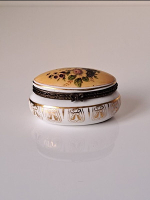 Imperial T.Limoges μικρή μπιζουτιέρα λεπτό πορσελάνινο χρυσό 22Κ χειροποίητο