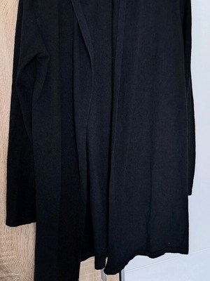 Bershka knitted sweaters like new, black cardigan medium and red sweater large