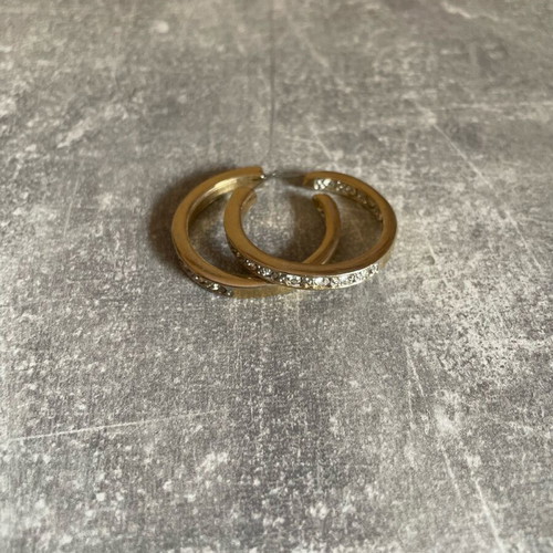 Gold earrings used with small diamonds
