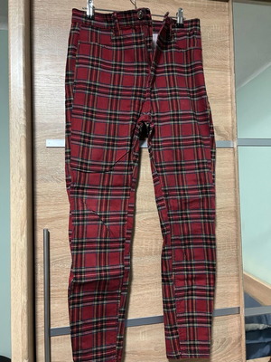 Bershka plaid jeans like new, elastic, size L 40 12, black and red