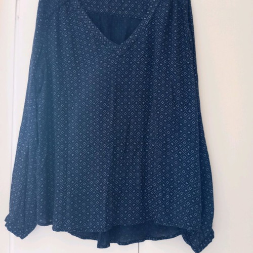 Blue long-sleeve blouse used with thin fabric