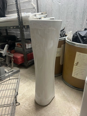 Sink column used in good condition
