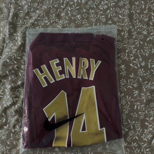 Henry Arsenal 05/06 football jersey, retro and modern