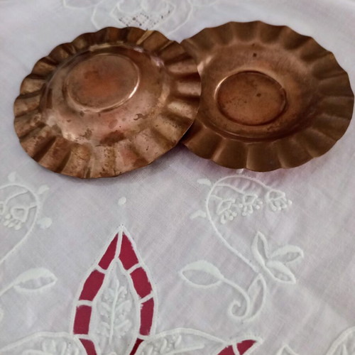 Vintage copper plates used, set of 2, pleated edge