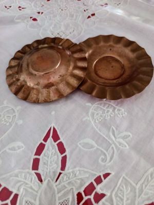 Vintage copper plates used, set of 2, pleated edge