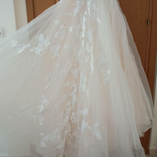 Wedding dress A-line size XS used with built-in cups and carrying case