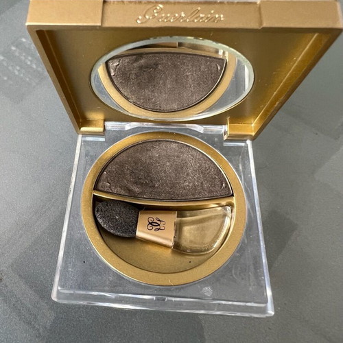 Guerlain single eyeshadow used, dark olive ombrer éclat DIVINORA
