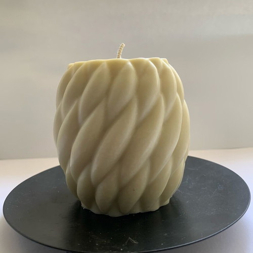 Large soy candle with sandalwood scent new