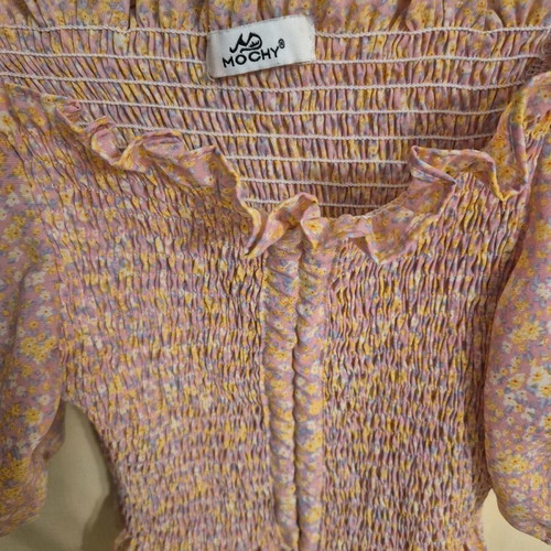 Mochy women's blouse with floral design and puff sleeves like new