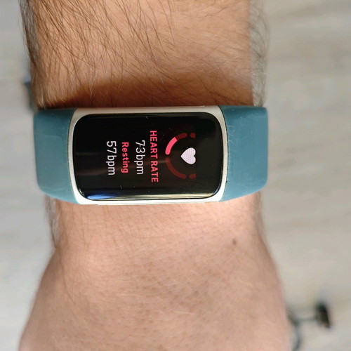 Fitbit Charge 5 like new smartwatch with box and charger