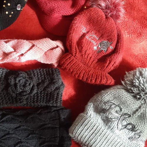 Winter hats and woolen headbands used, 9 colorful pieces