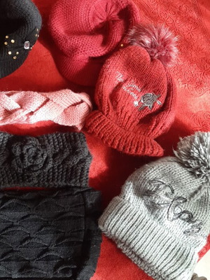 Winter hats and woolen headbands used, 9 colorful pieces