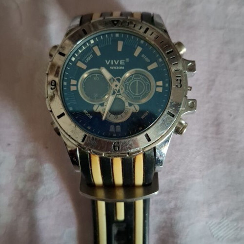 Men's wristwatches used with 5 bracelets and one gift