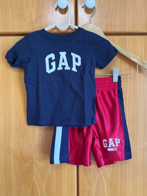 Σετ GAP για 2χρ, tshirt και σορτσάκι που φτάνει και για 3χρ, μαζί 10€