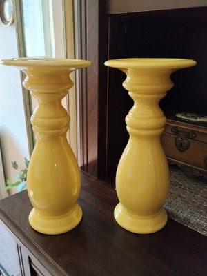 Set of two yellow ceramic candlesticks, 21 cm