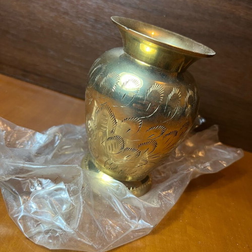 Vintage Μπρούτζινο Διακοσμητικό Βαζάκι Καινούργιο με Σκαλιστό Floral Σχέδιο
