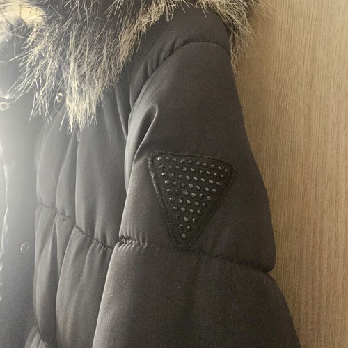Guess women's long coat with detachable fur hood, like new, black, size S