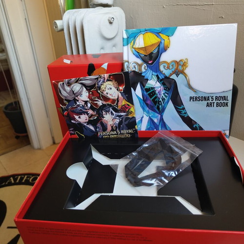 Persona 5 Royal Ultimate Collector's Bundle PS4 like new
