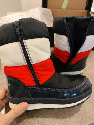 Tommy Hilfiger Snow Boot Size 30 like new