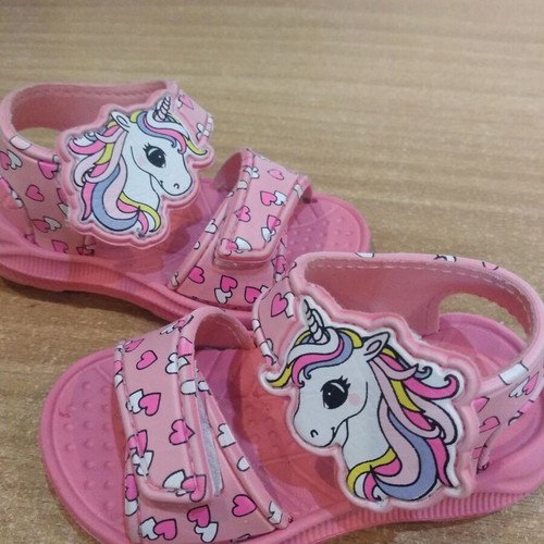 Girl's sandals size 21 with unicorn design like new
