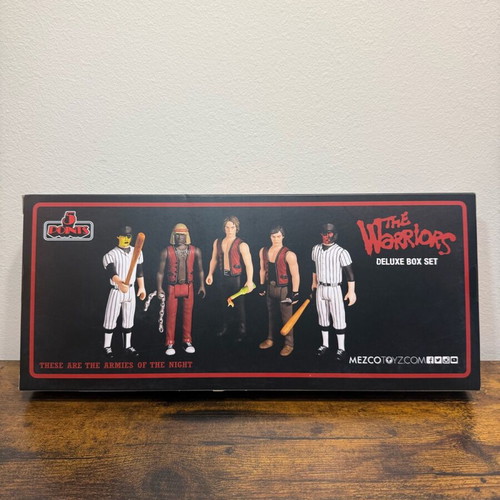 Mezco Toys The Warriors Deluxe Box Set 5 Figures brand new