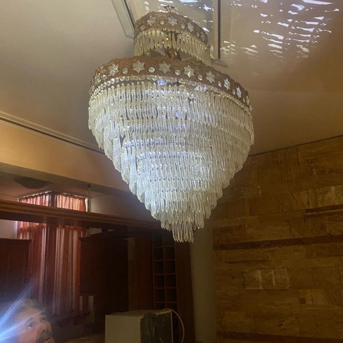Crystal chandelier in excellent condition
