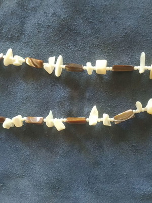 Shell necklace brown beige like new