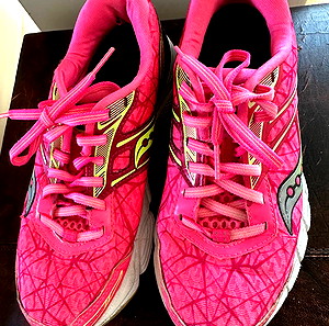 Saucony αθλητικά σε μέγεθος 37,5 κάνει σε 37.