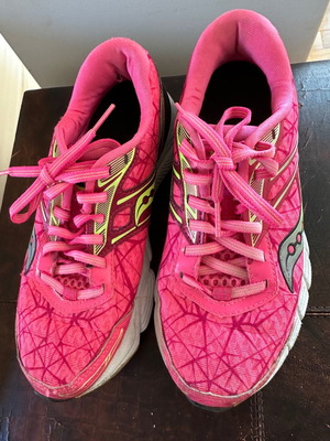 Saucony αθλητικά σε μέγεθος 37,5 κάνει σε 37.