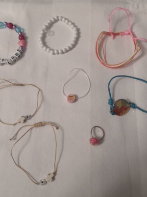 Children's jewelry used, pack of 8 pieces, 7 bracelets and 1 ring