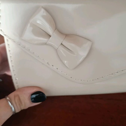 Handbag in sugar color with bow leather like new