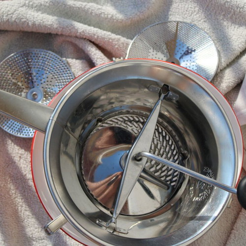 French stainless steel vegetable mill with 3 discs
