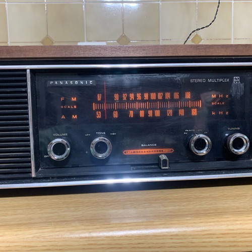 Panasonic vintage radio like new with wooden construction