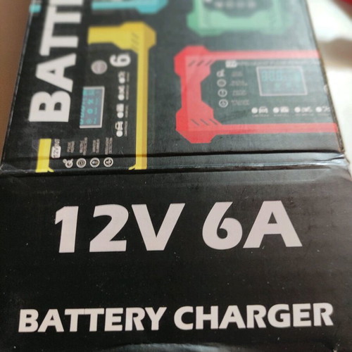 Battery charger 12V 6A with LCD screen and repair technology, new