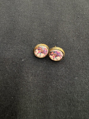 Earrings like new with various designs and colors