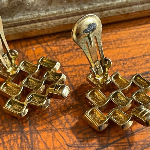 Large Vintage Clip Earrings like new