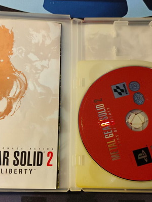 Metal Gear Solid 2 Sons of Liberty PlayStation 2 game like new with bonus DVD