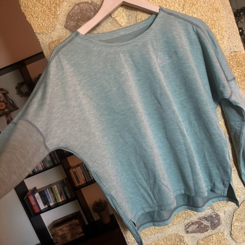 Nike Dry Fit women's long sleeve shirt like new, mint color