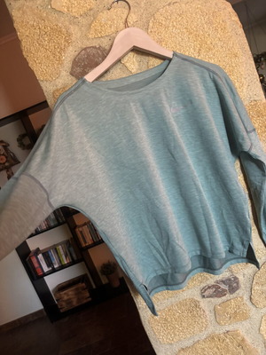 Nike Dry Fit women's long sleeve shirt like new, mint color